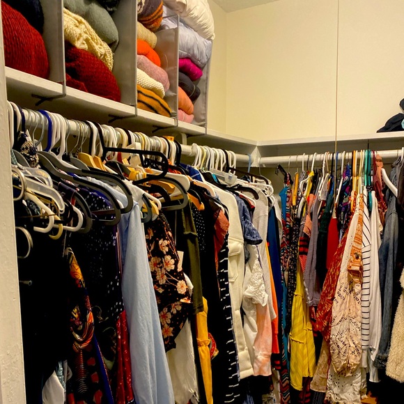 Meet your Posher, Lauren - Picture 1 of 2